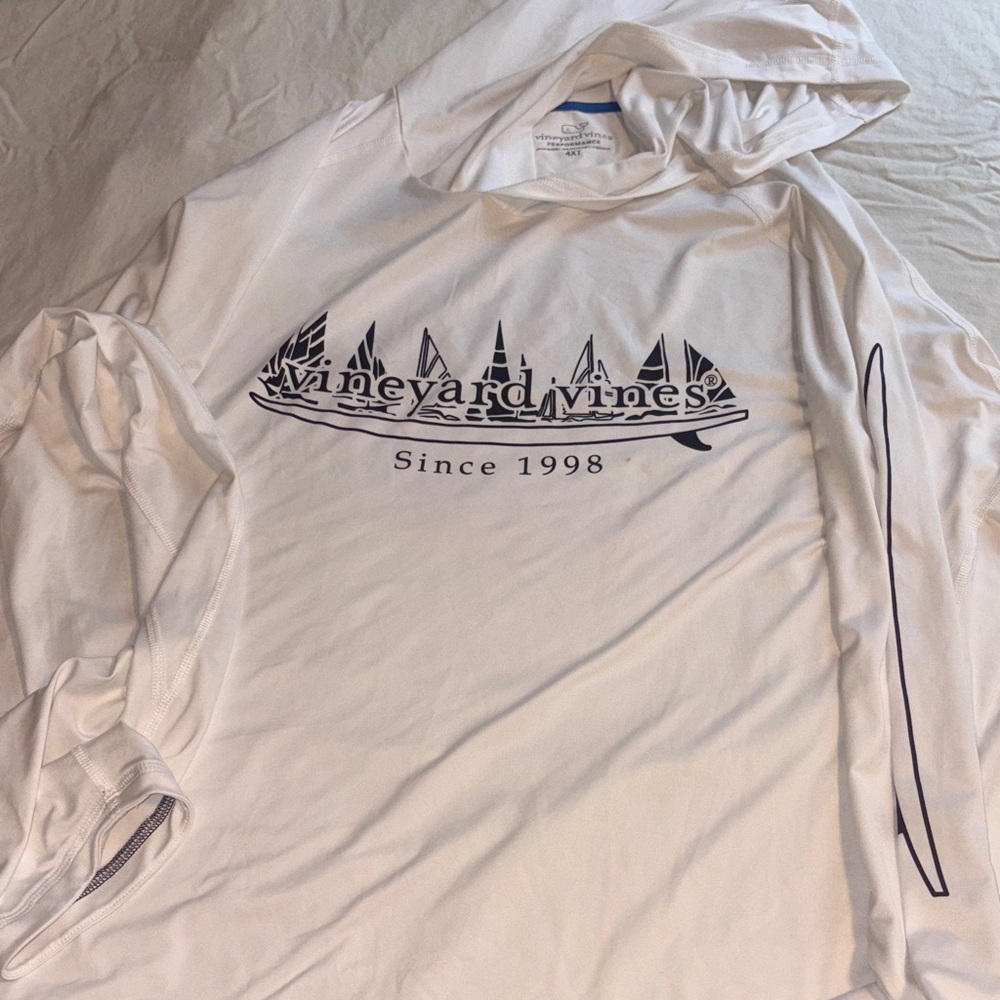 Vineyard Vines White Hooded Shirt with Navy Graphic
